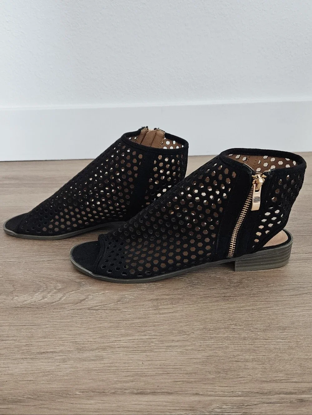Mata Black Pinhole Peep-Toe Zip Sandals Size 7.5